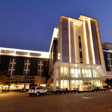Yasmin Hotel Karawaci Tangerang Esterno foto