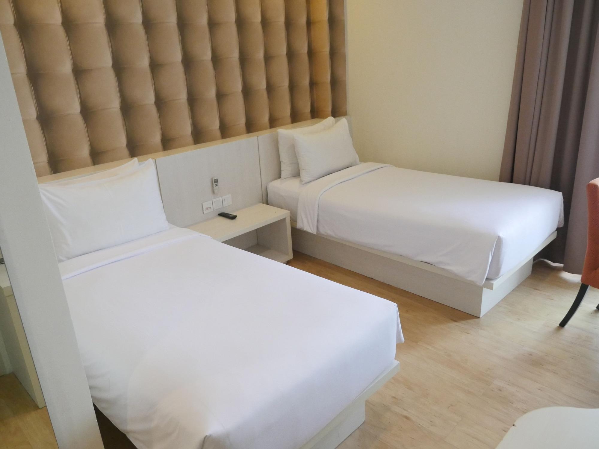 Yasmin Hotel Karawaci Tangerang Esterno foto