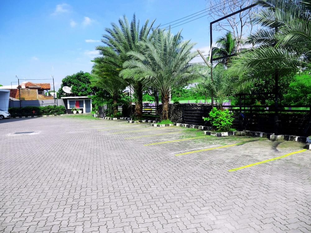 Yasmin Hotel Karawaci Tangerang Esterno foto