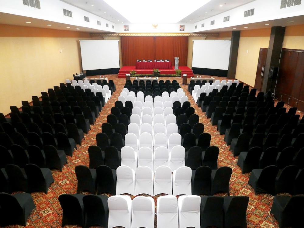Yasmin Hotel Karawaci Tangerang Esterno foto