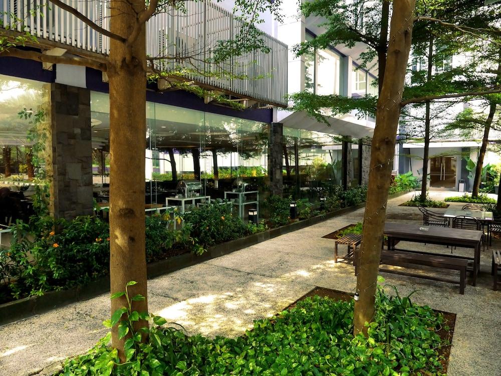 Yasmin Hotel Karawaci Tangerang Esterno foto