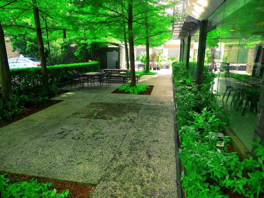 Yasmin Hotel Karawaci Tangerang Esterno foto