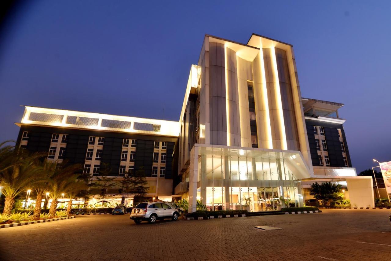 Yasmin Hotel Karawaci Tangerang Esterno foto