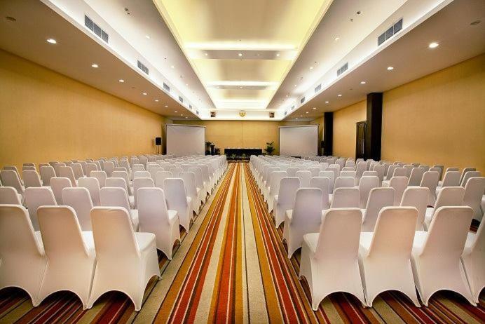 Yasmin Hotel Karawaci Tangerang Esterno foto