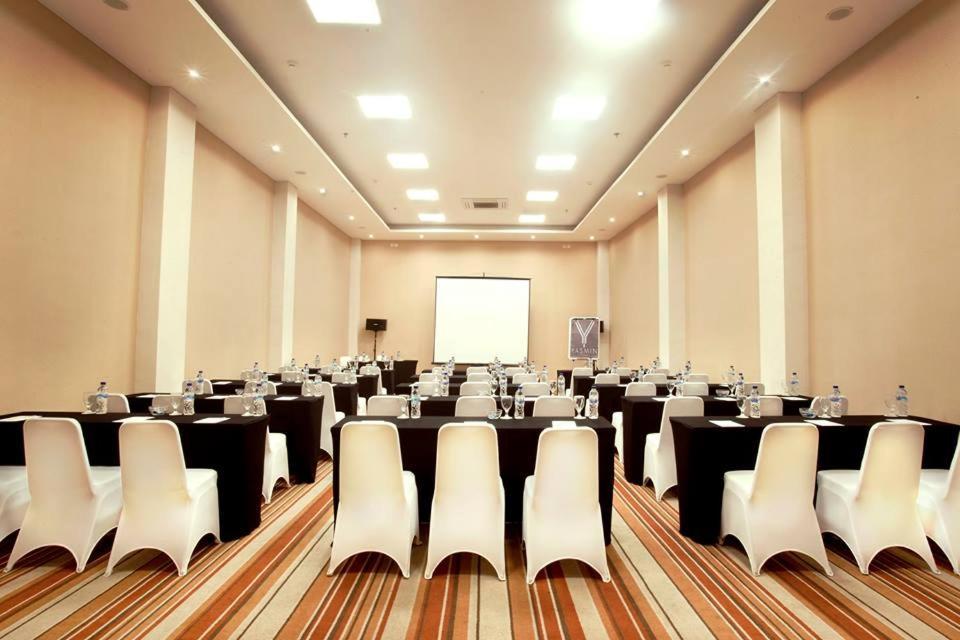 Yasmin Hotel Karawaci Tangerang Esterno foto