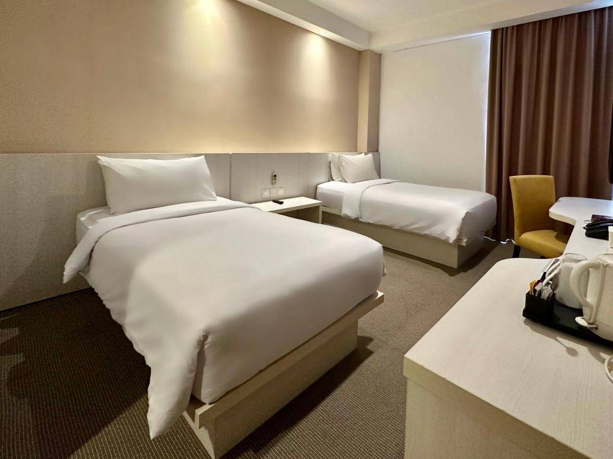Yasmin Hotel Karawaci Tangerang Esterno foto