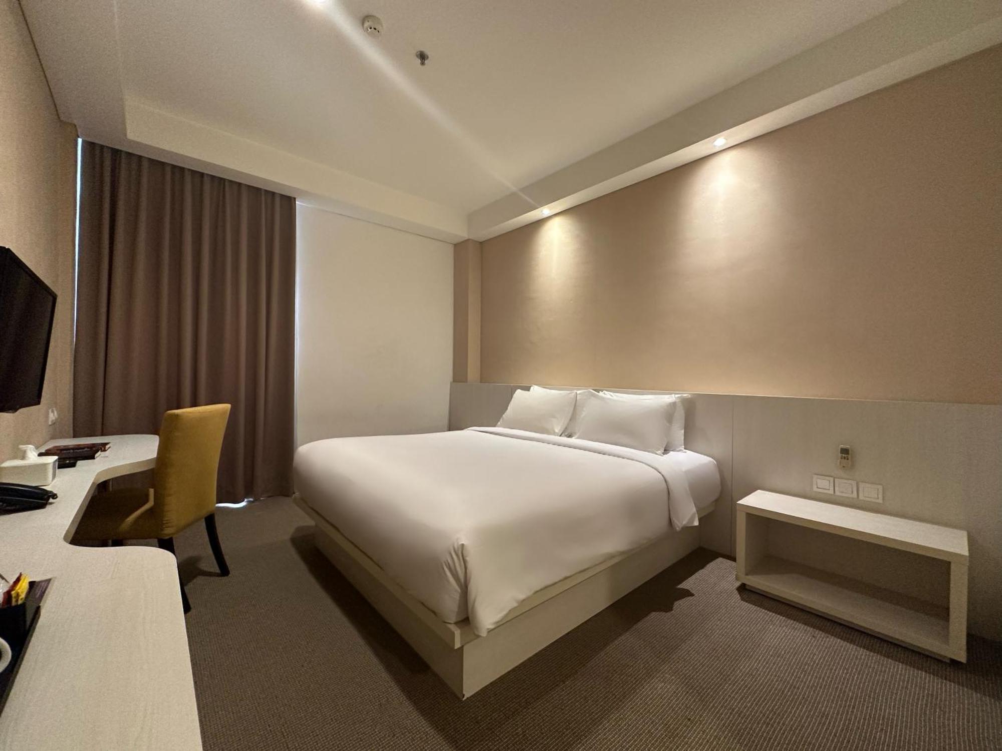 Yasmin Hotel Karawaci Tangerang Esterno foto