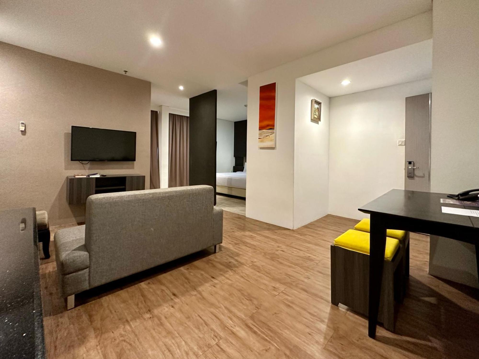 Yasmin Hotel Karawaci Tangerang Esterno foto