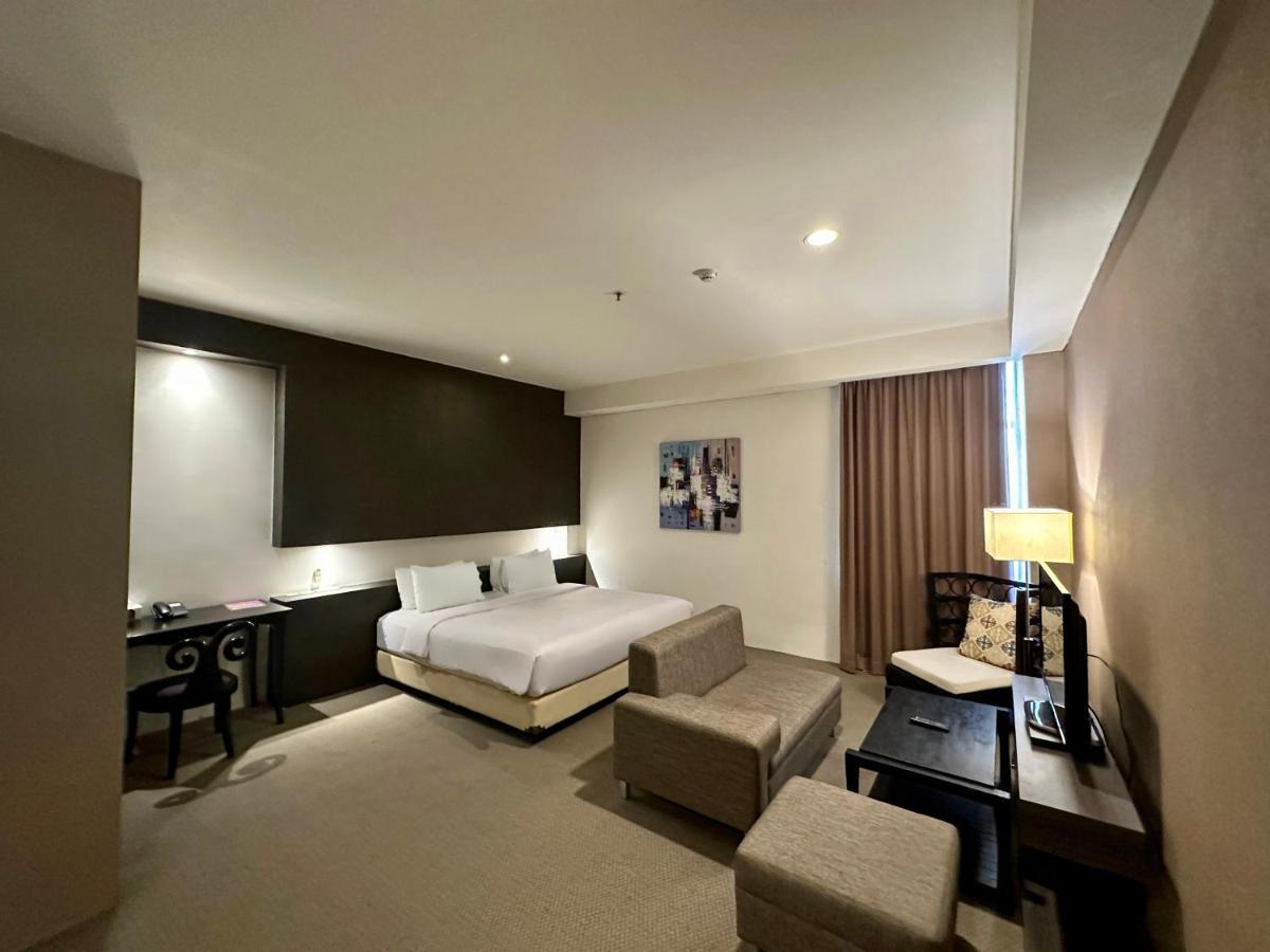 Yasmin Hotel Karawaci Tangerang Esterno foto