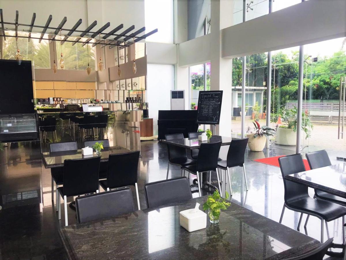 Yasmin Hotel Karawaci Tangerang Esterno foto