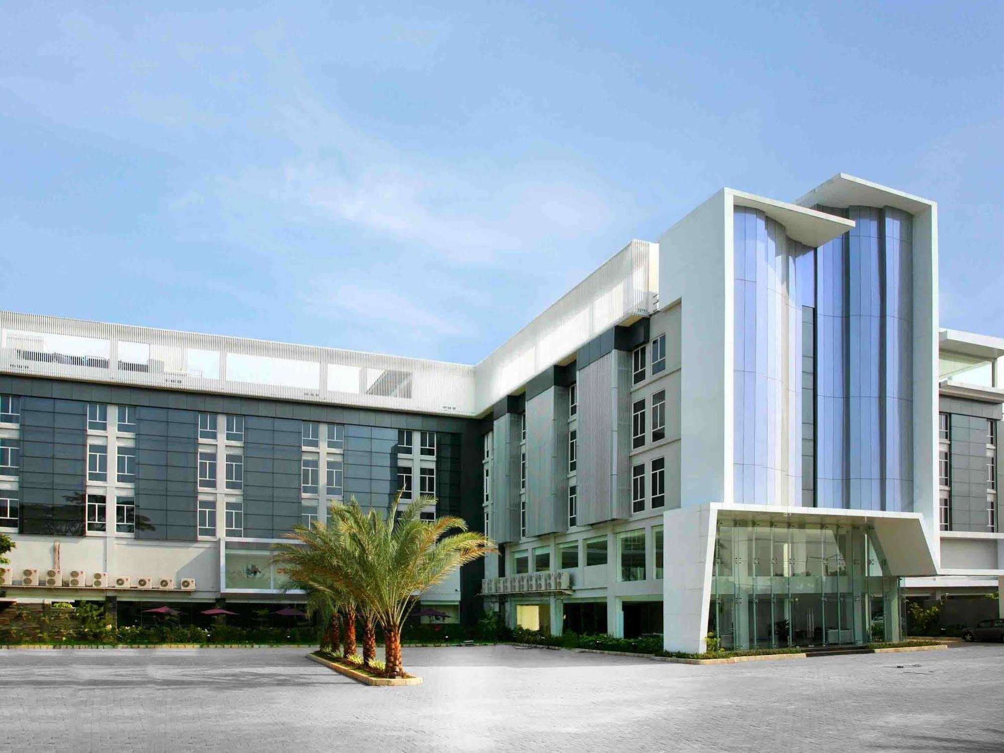 Yasmin Hotel Karawaci Tangerang Esterno foto