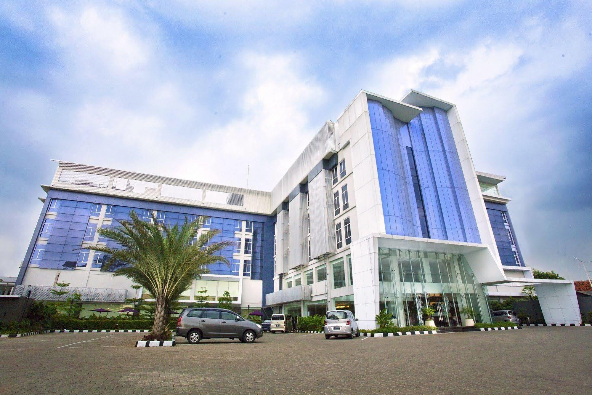 Yasmin Hotel Karawaci Tangerang Esterno foto